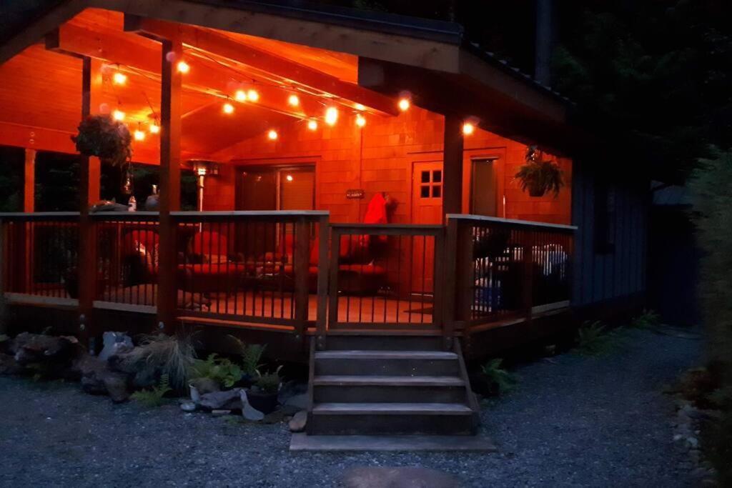 Cozy Corner Cottage Port Renfrew Extérieur photo