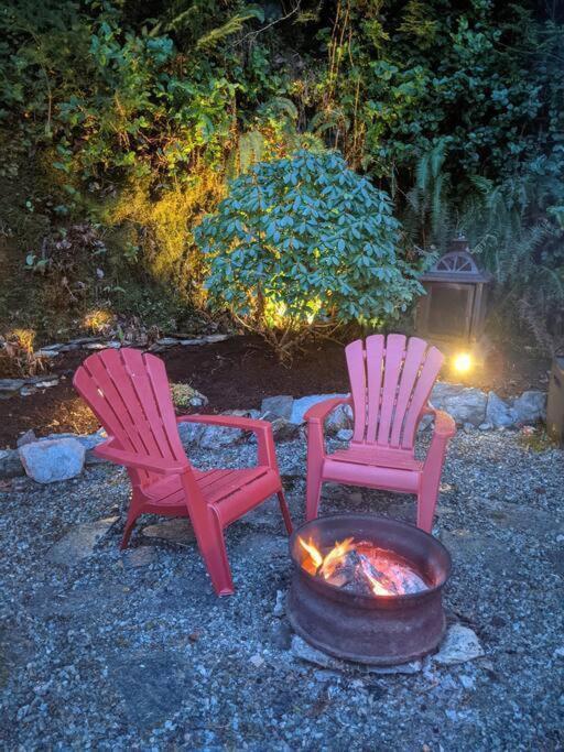 Cozy Corner Cottage Port Renfrew Extérieur photo