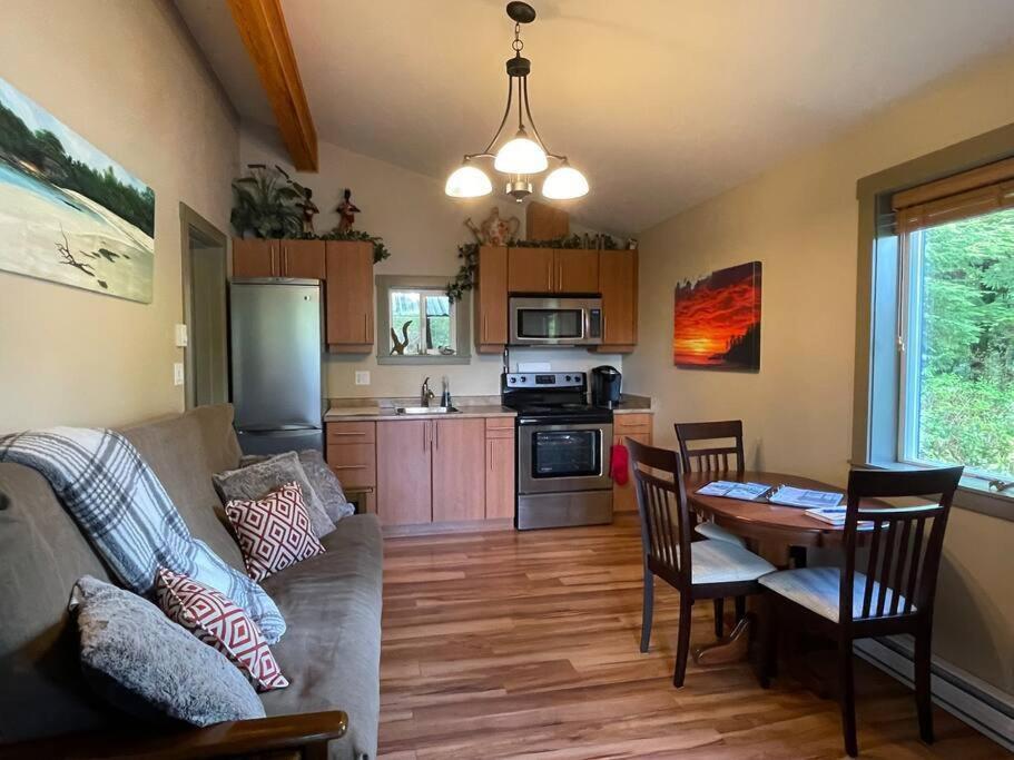 Cozy Corner Cottage Port Renfrew Extérieur photo